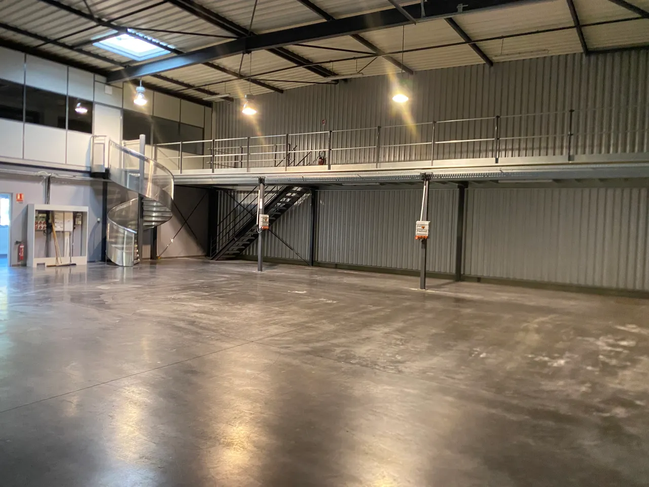logistics - Light Industrial Premises / Offices For Rent - gallery - 5