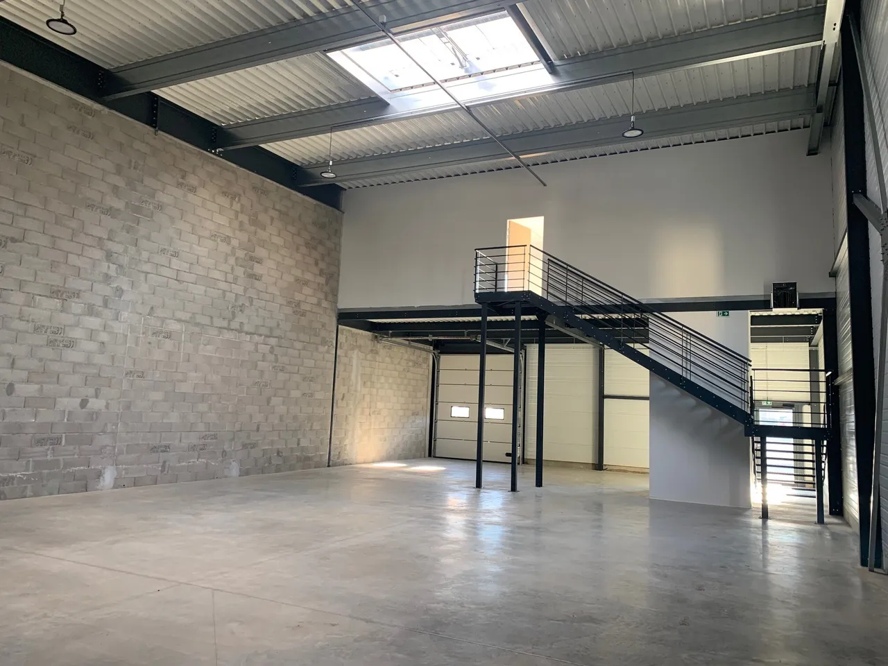 logistics - Activity Facility For Rent - gallery - 2