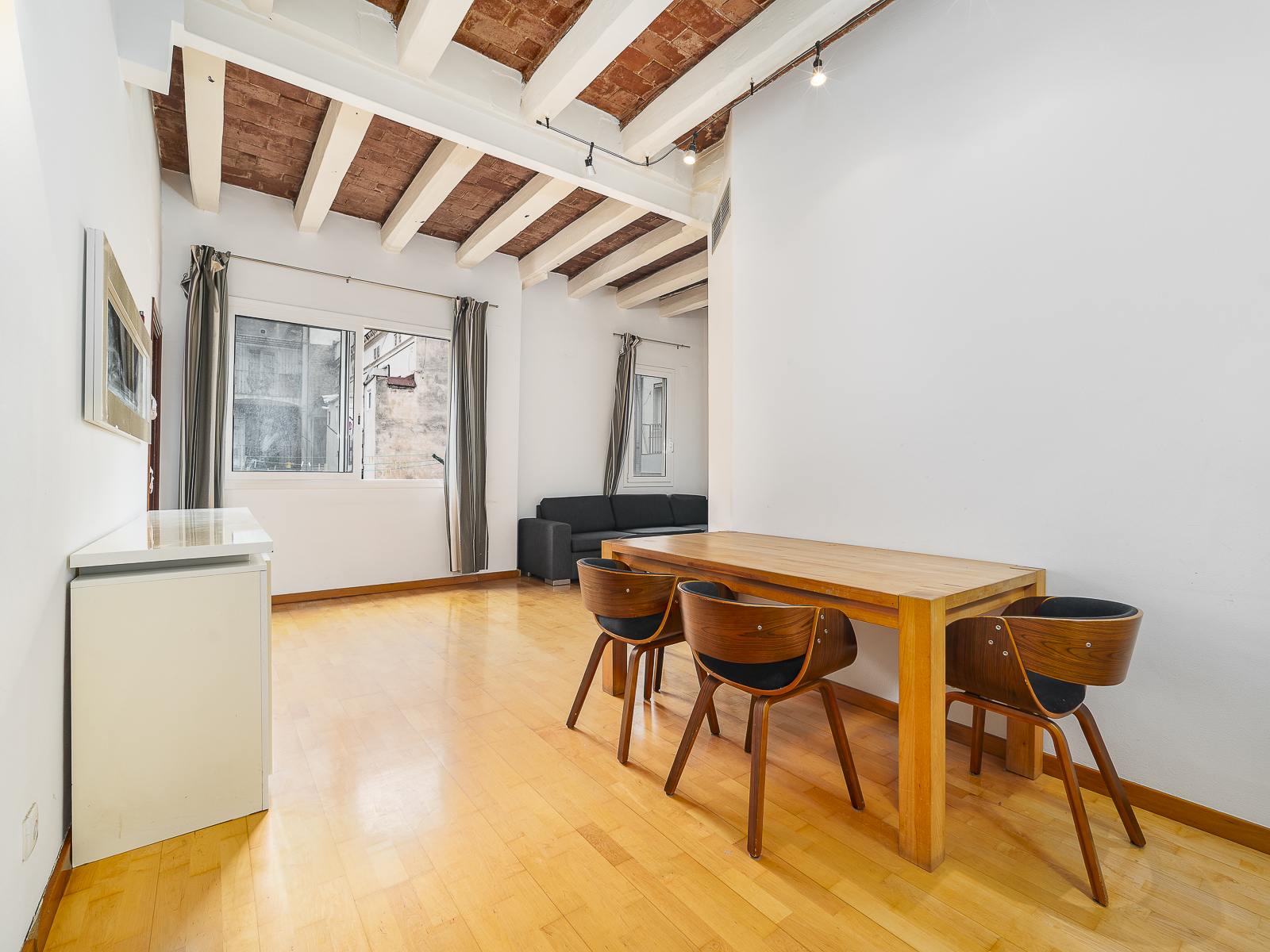 living - Piso de 68m² en venta en Eixample Derecho, Barcelona - gallery thumbnail - 2