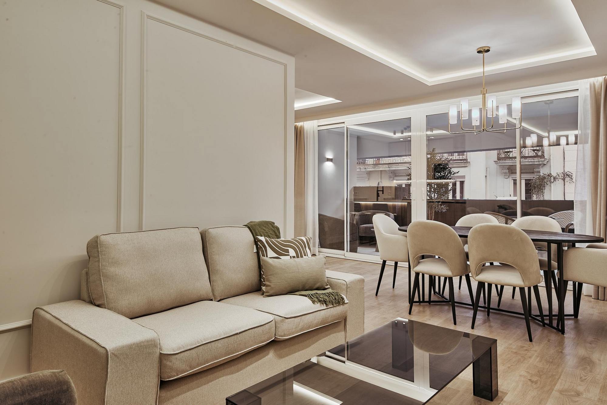 living - 150m² apartment for sale in Goya, Madrid - featured