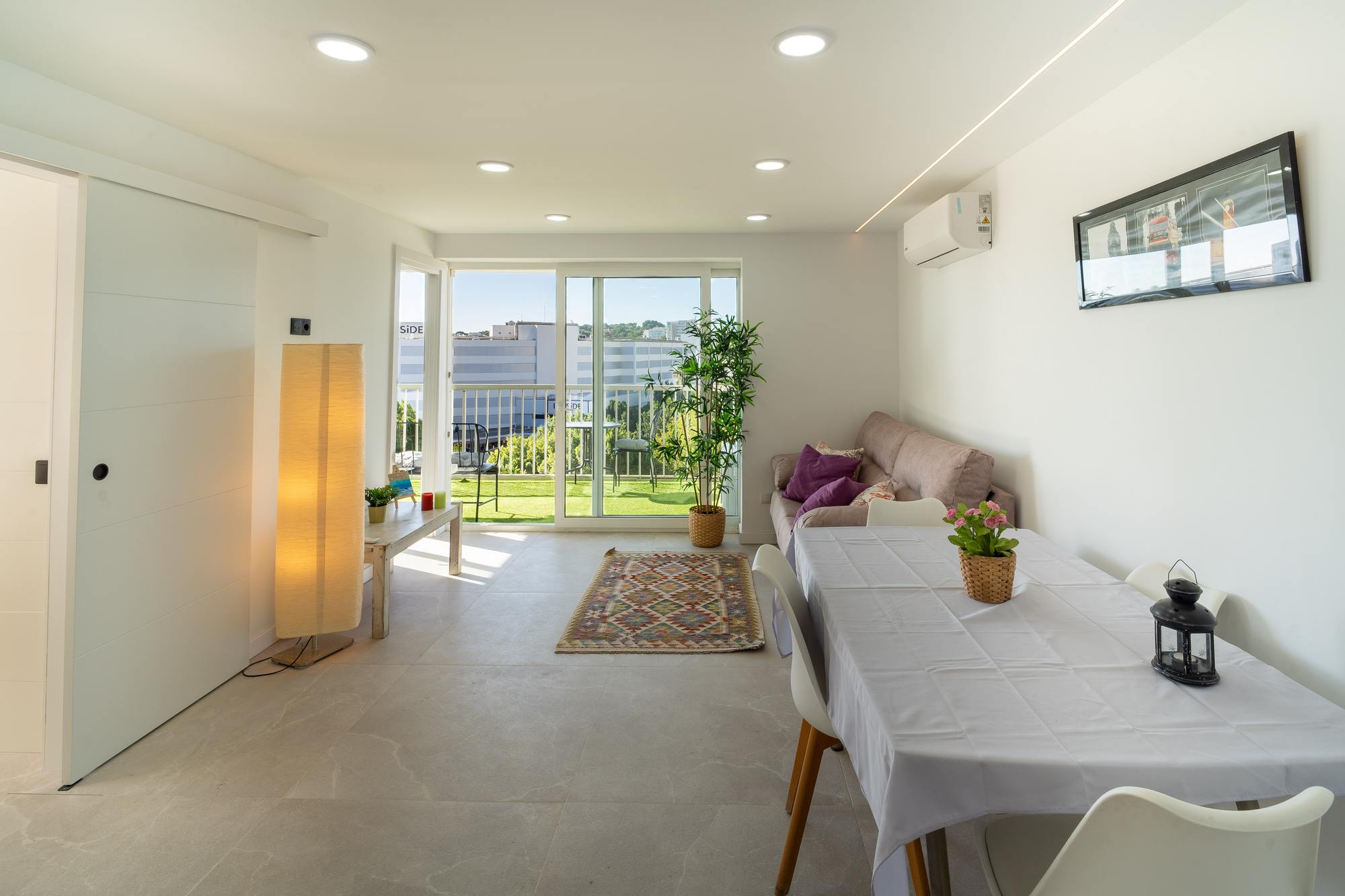 living - Piso de 56m² en venta en Calvià, Islas Baleares - gallery thumbnail - 5