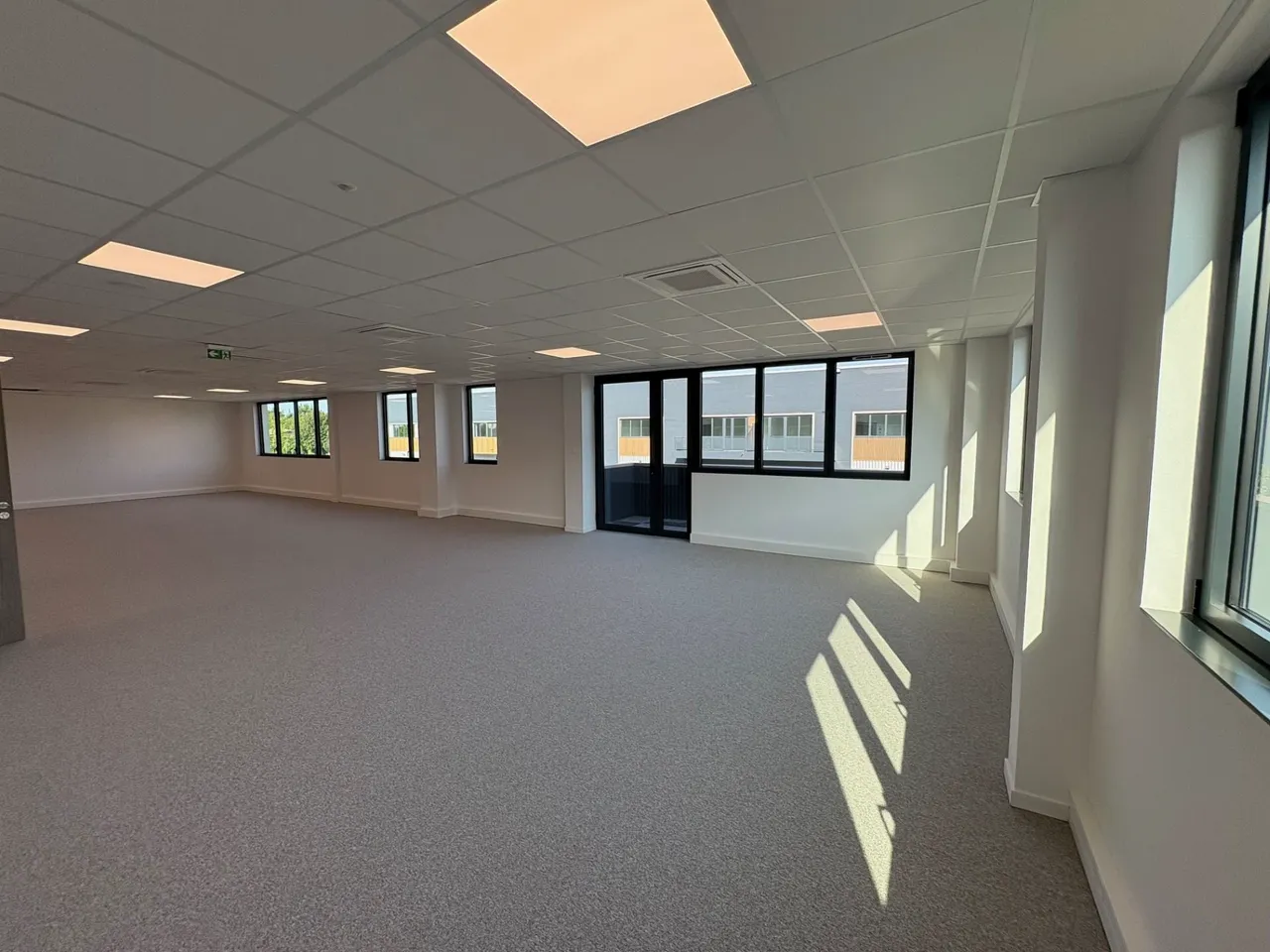 logistics - Activités / Bureaux À Louer - gallery - 10