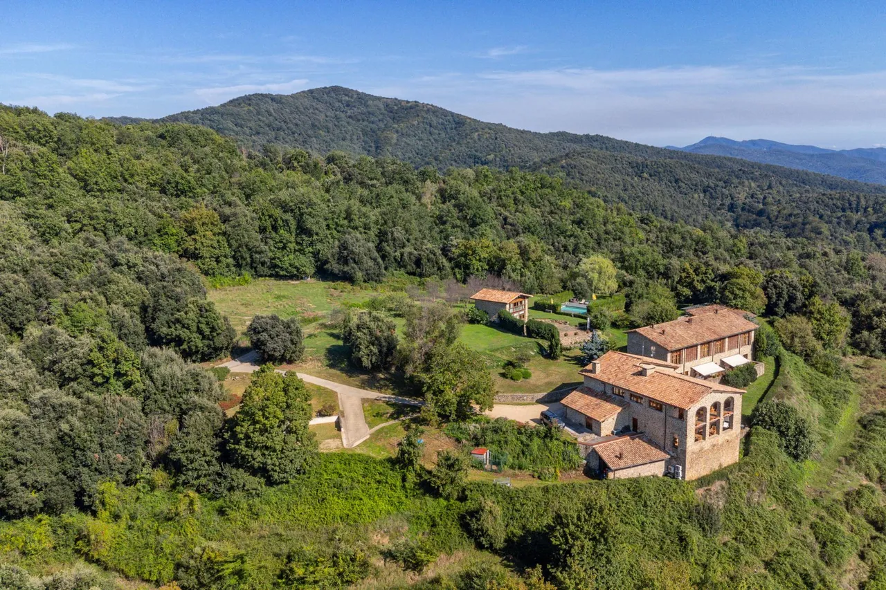 living - 1,686m² hotel for sale in La Garrotxa, Girona - gallery - 7