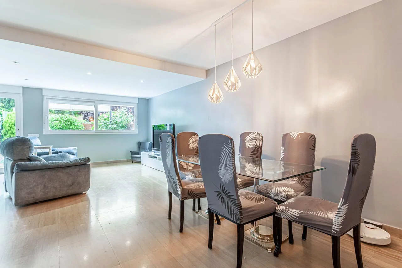 living - Casa / villa de 250m² en alquiler en El Soto de la Moraleja - gallery - 3