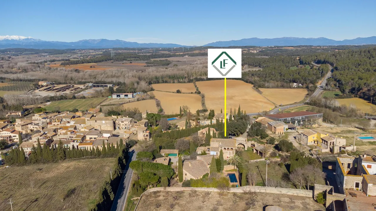living - Casa rural de 1,045m² en venta en Alt Empordà, Girona - gallery - 9