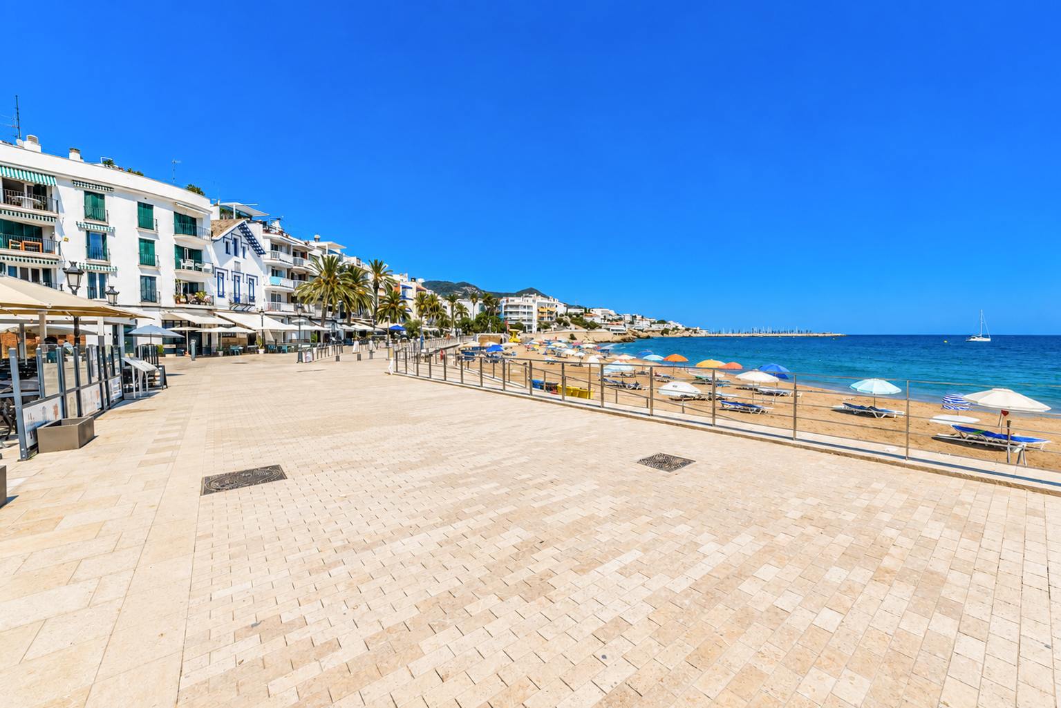 living - 76m² apartment with 16m² terrace for sale in Sitges Town - gallery thumbnail - 9