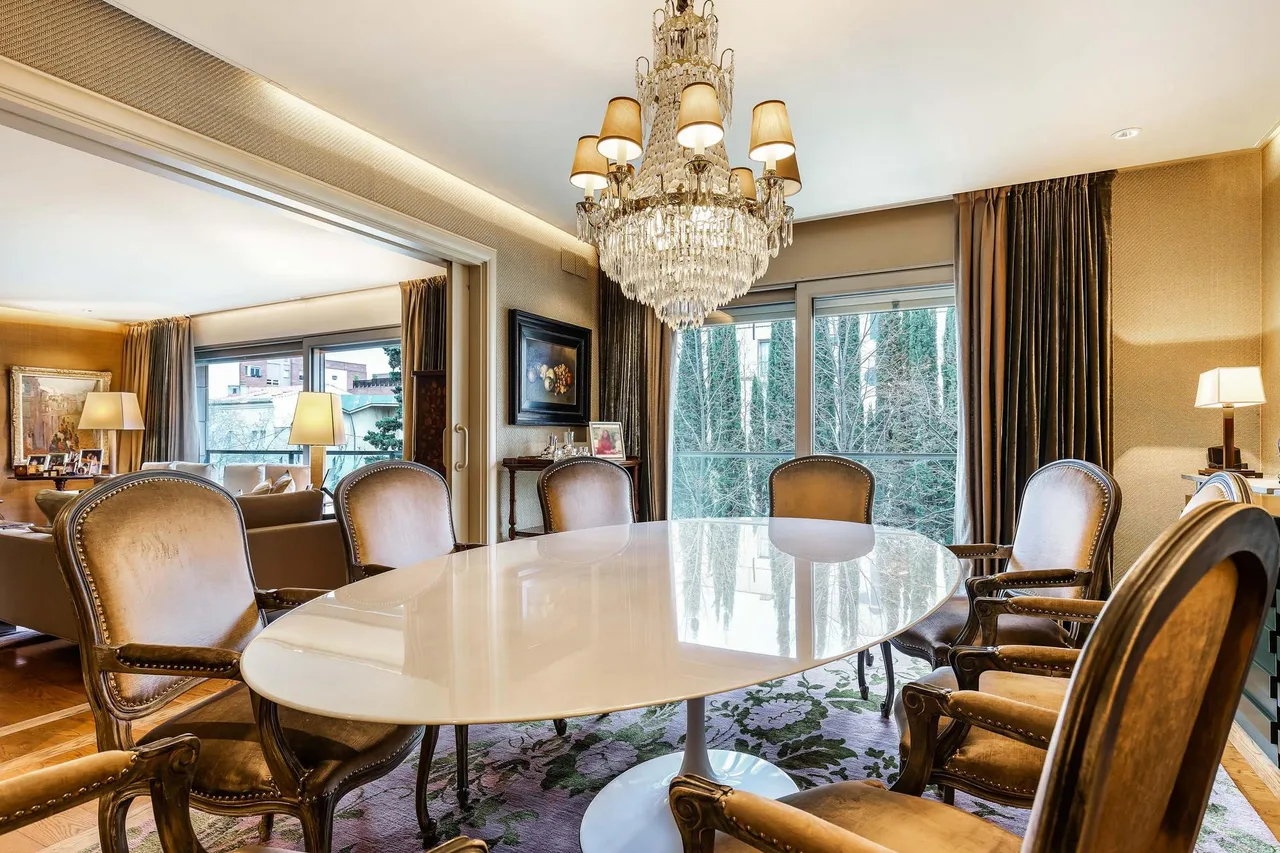 living - Piso de 376 m² en venta en Tres Torres, Barcelona - gallery - 10