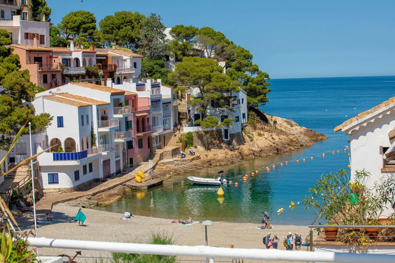 living - Piso de 85m² en venta en Sa Tuna, Costa Brava - gallery - 2