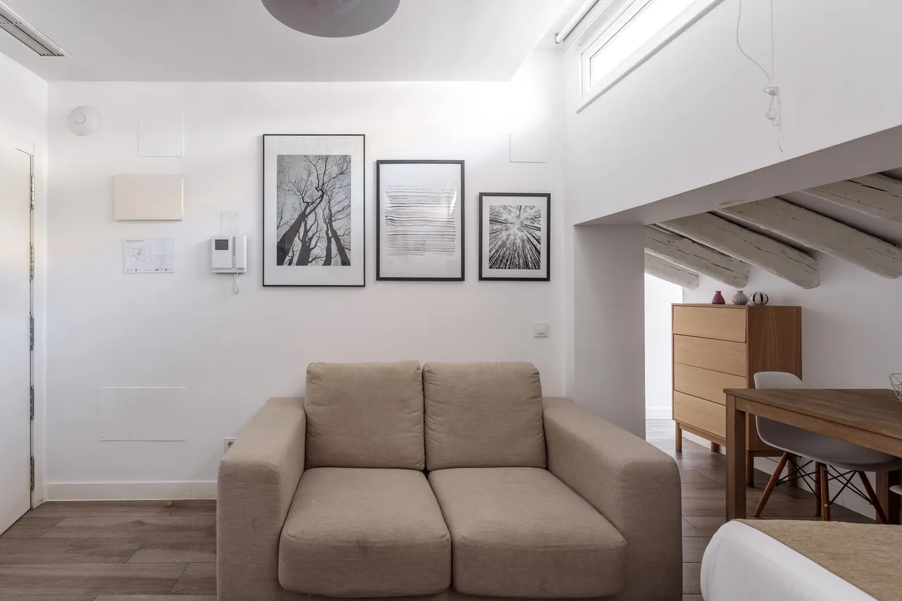 living - Piso de 35m² en alquiler en Sol, Madrid - gallery - 6