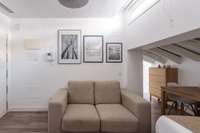 living - Piso de 35m² en alquiler en Sol, Madrid - gallery thumbnail - 6