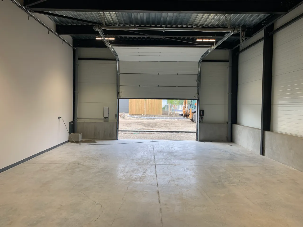 logistics - Light Industrial Premises / Offices For Rent - gallery - 5
