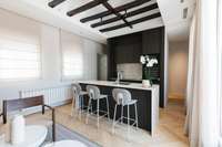 living - 143m² apartment for rent in Castellana, Madrid - gallery thumbnail - 3