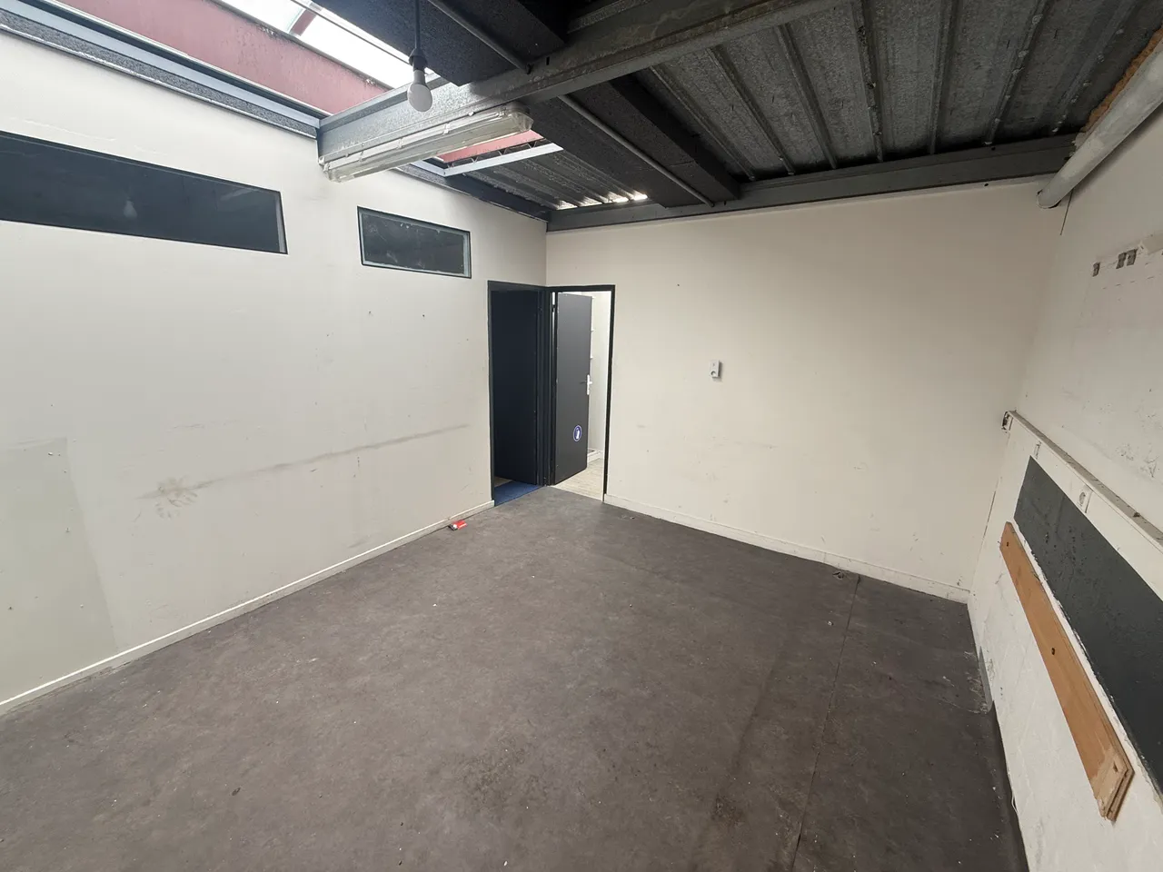 logistics - Activités / Bureaux À Louer - À Vendre - gallery - 5