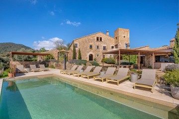 living - 1,000m² country house for sale in El Gironés, Girona - featured