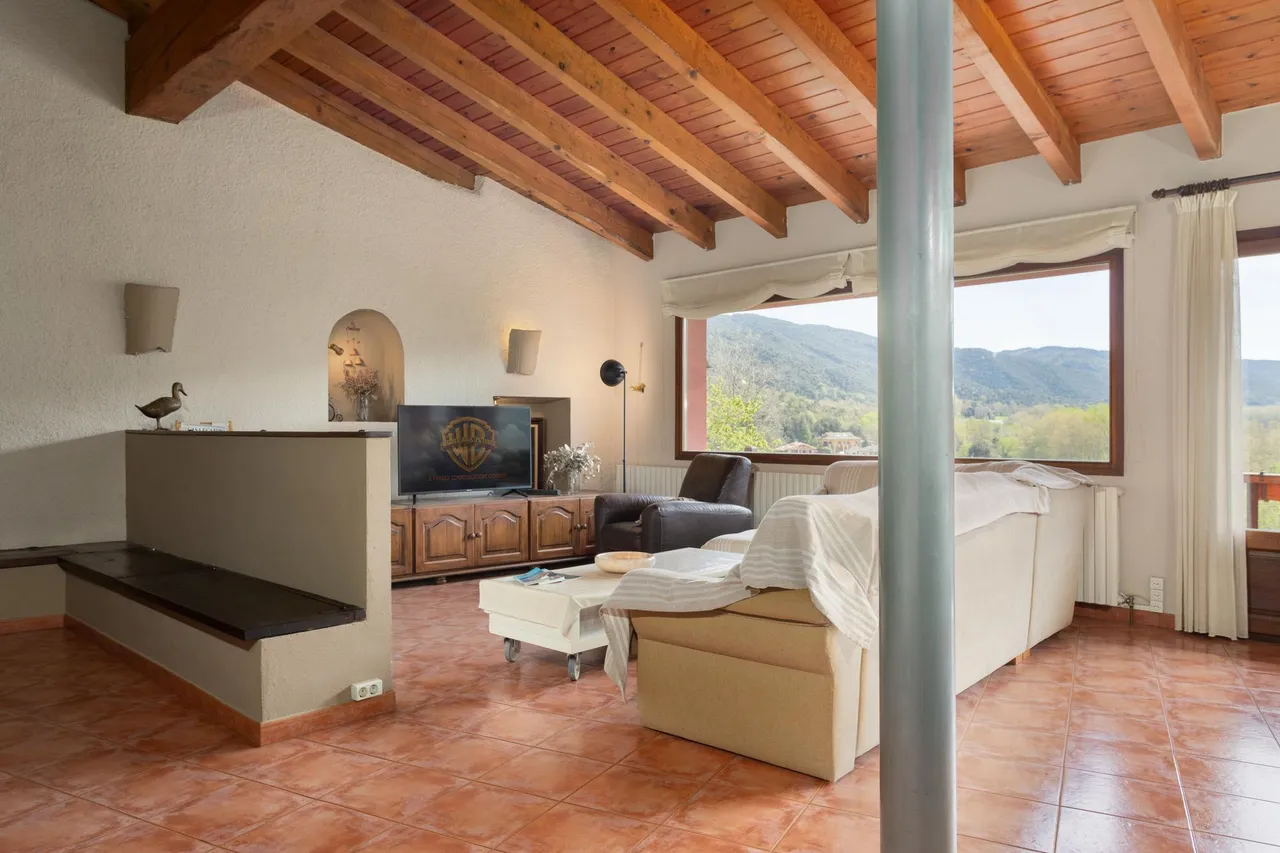 living - 690m² masia with 379m² garden for sale in La Garrotxa - gallery - 10