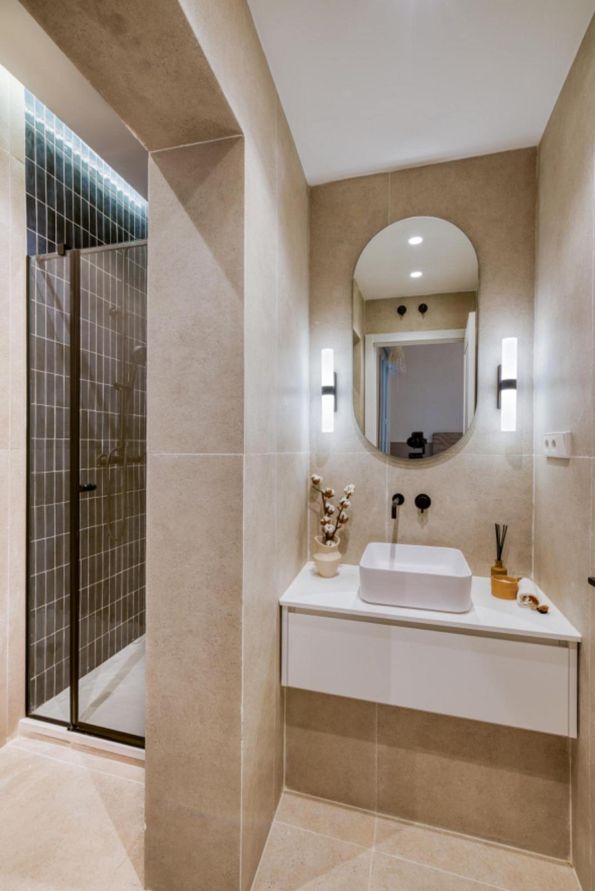 living - 76m² apartment for sale in Malasaña, Madrid - gallery thumbnail - 9
