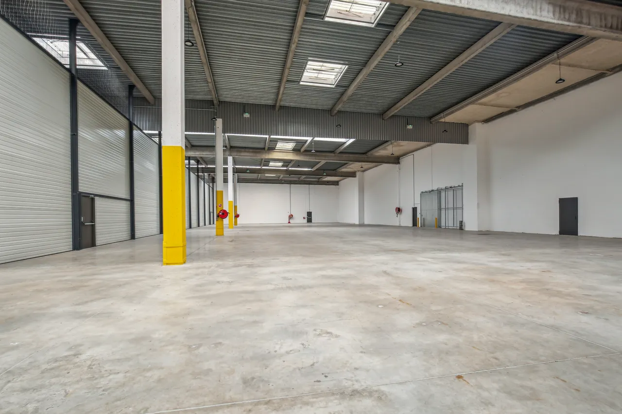 logistics - Logistics Warehouse For Rent - gallery - 4