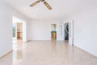 living - Casa / villa de 259m² en venta en Vallpineda, Barcelona - gallery thumbnail - 2