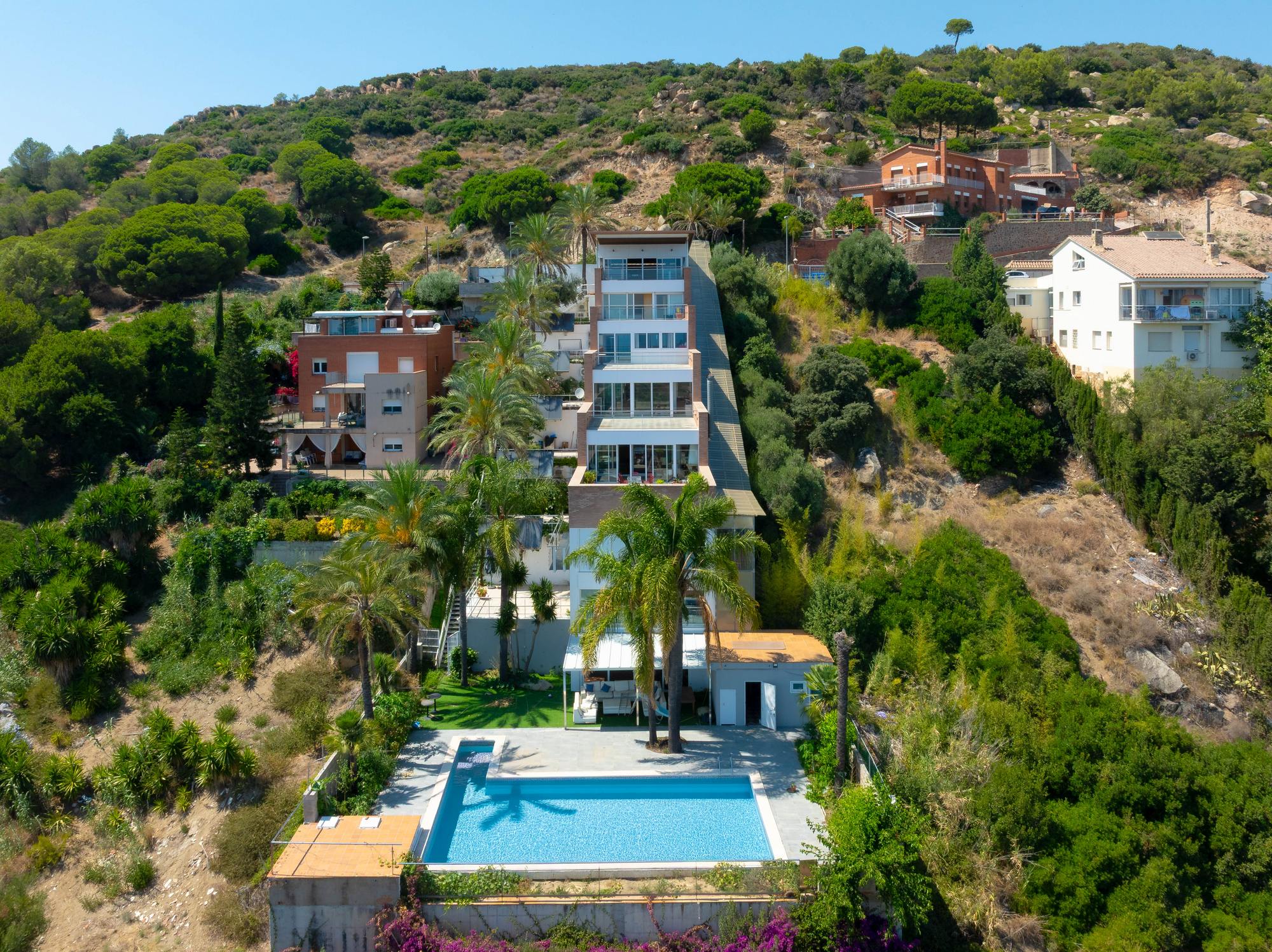living - 710m² house / villa for sale in Tiana, Barcelona - gallery thumbnail - 1
