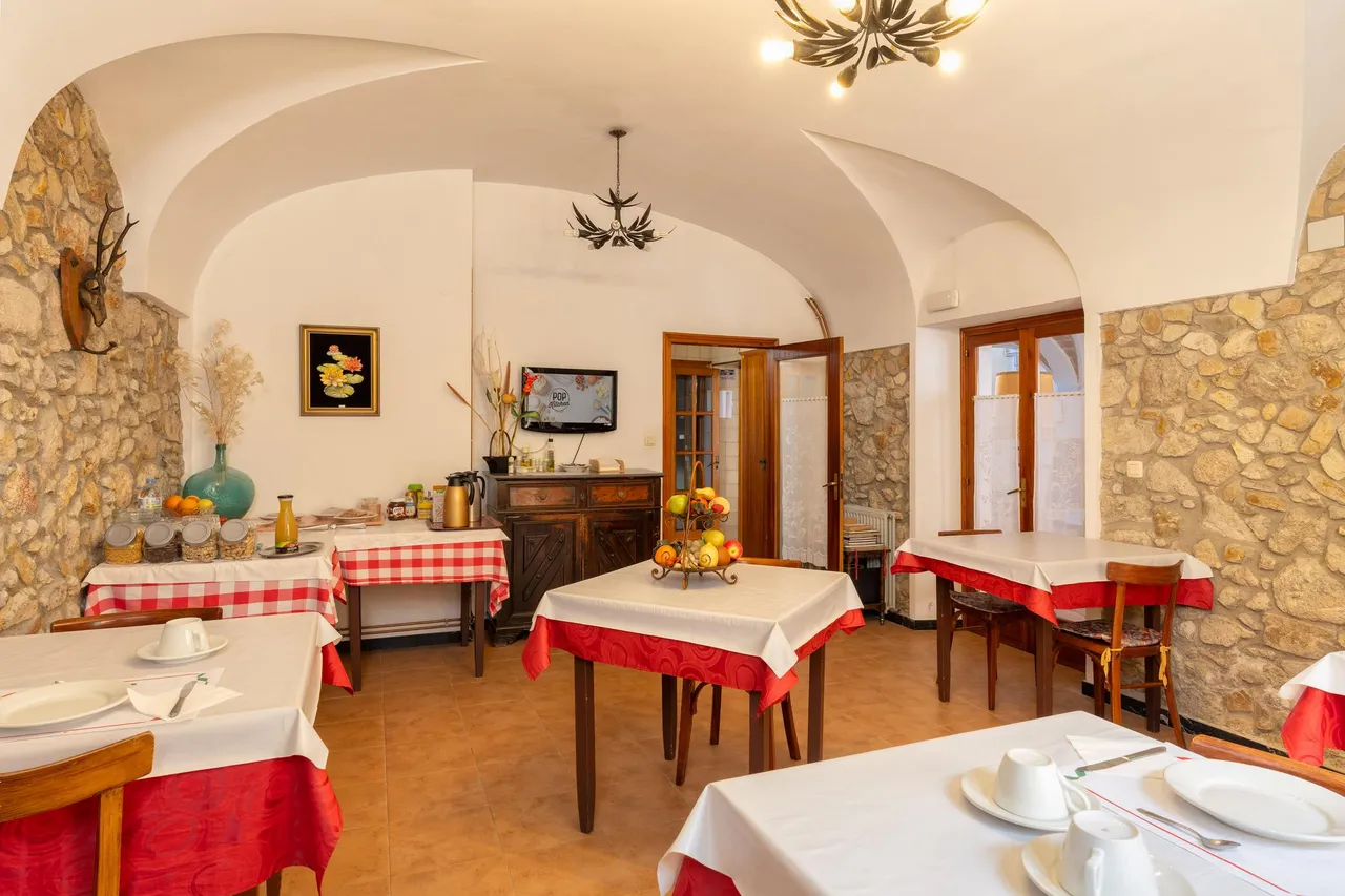 living - Hotel de 1,262m² en venta en La Selva, Girona - gallery - 8