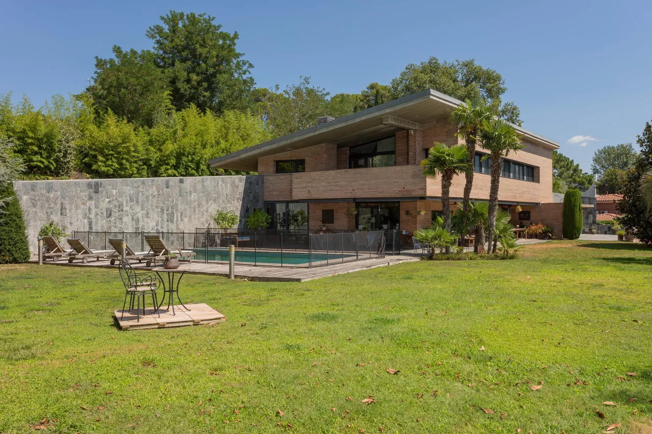 living - 668m² house / villa for sale in Palau, Girona - gallery - 6