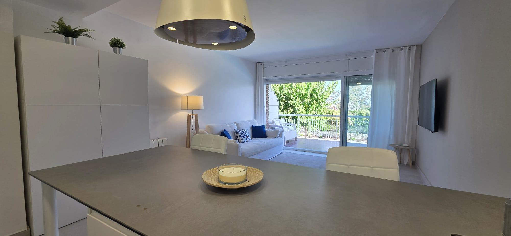 living - Piso de 68m² en venta en Terramar, Barcelona - gallery thumbnail - 8