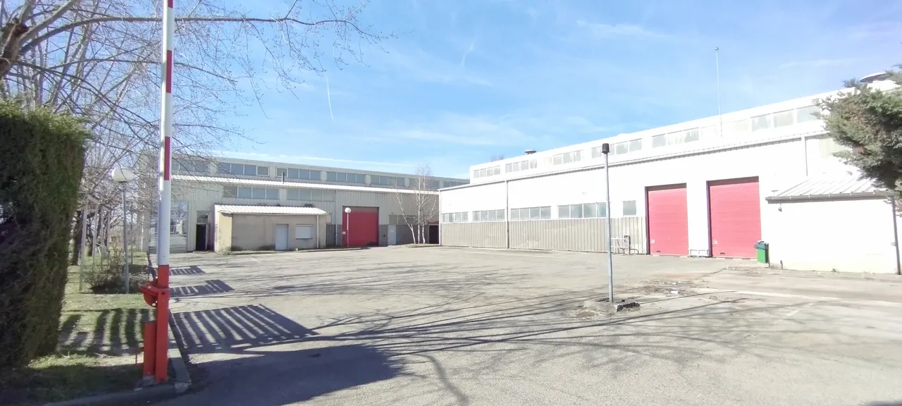 logistics - Activités / Bureaux À Louer - À Vendre - gallery - 4