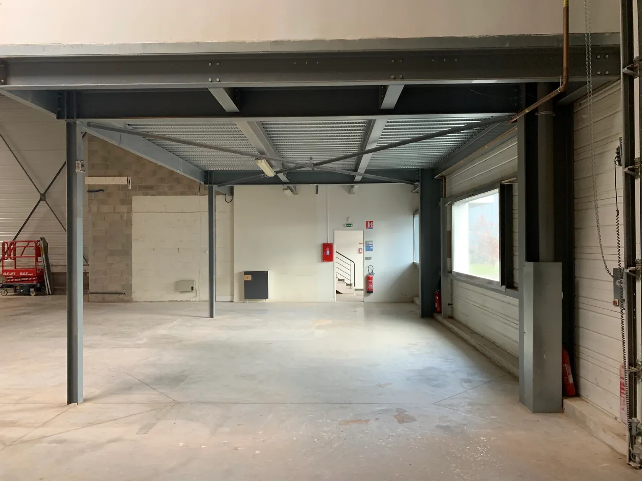 logistics - Local d’activités À Louer - gallery - 5