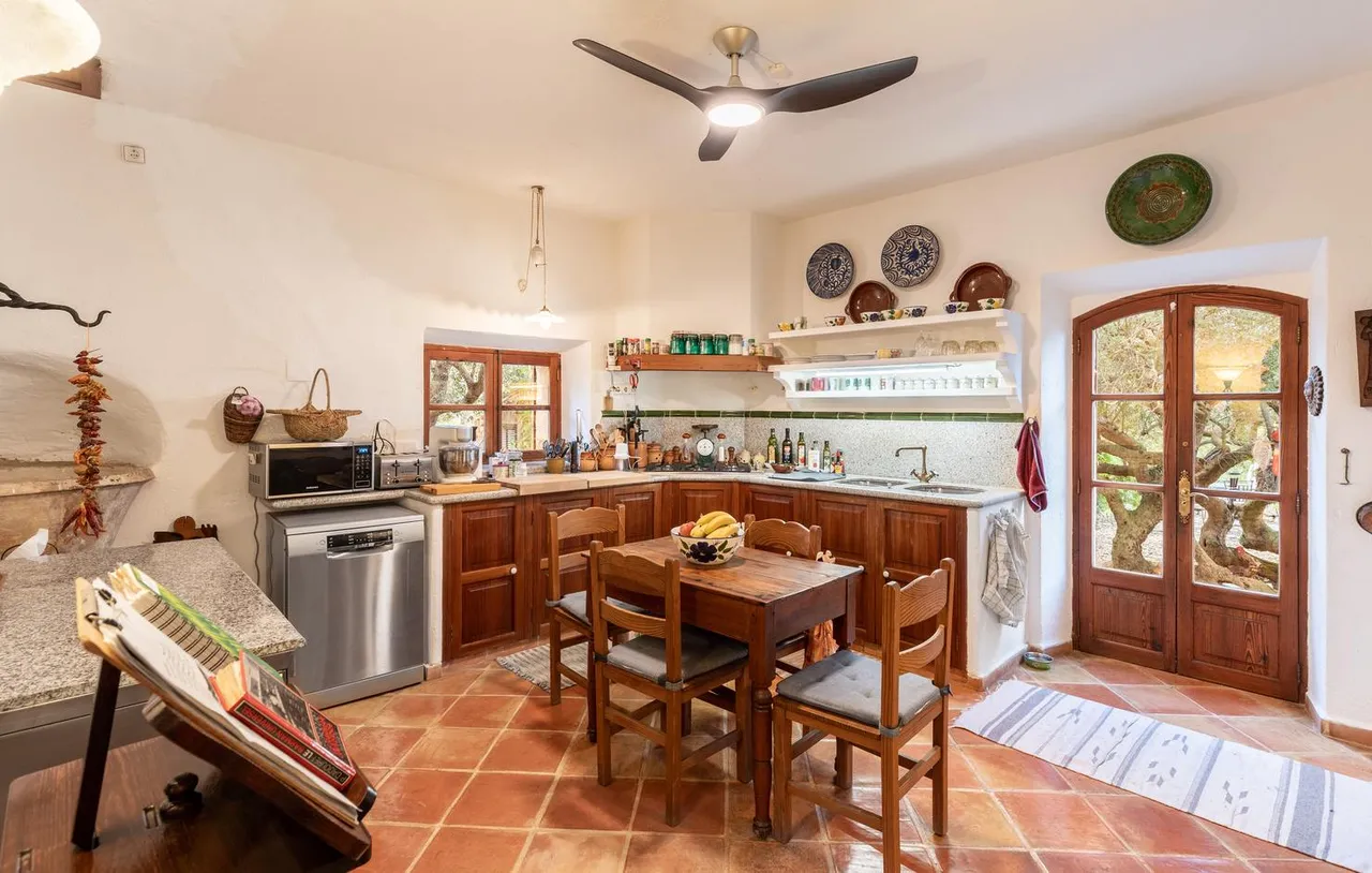 living - Casa rural de 634m² en venta en Algaida, Islas Baleares - gallery - 8