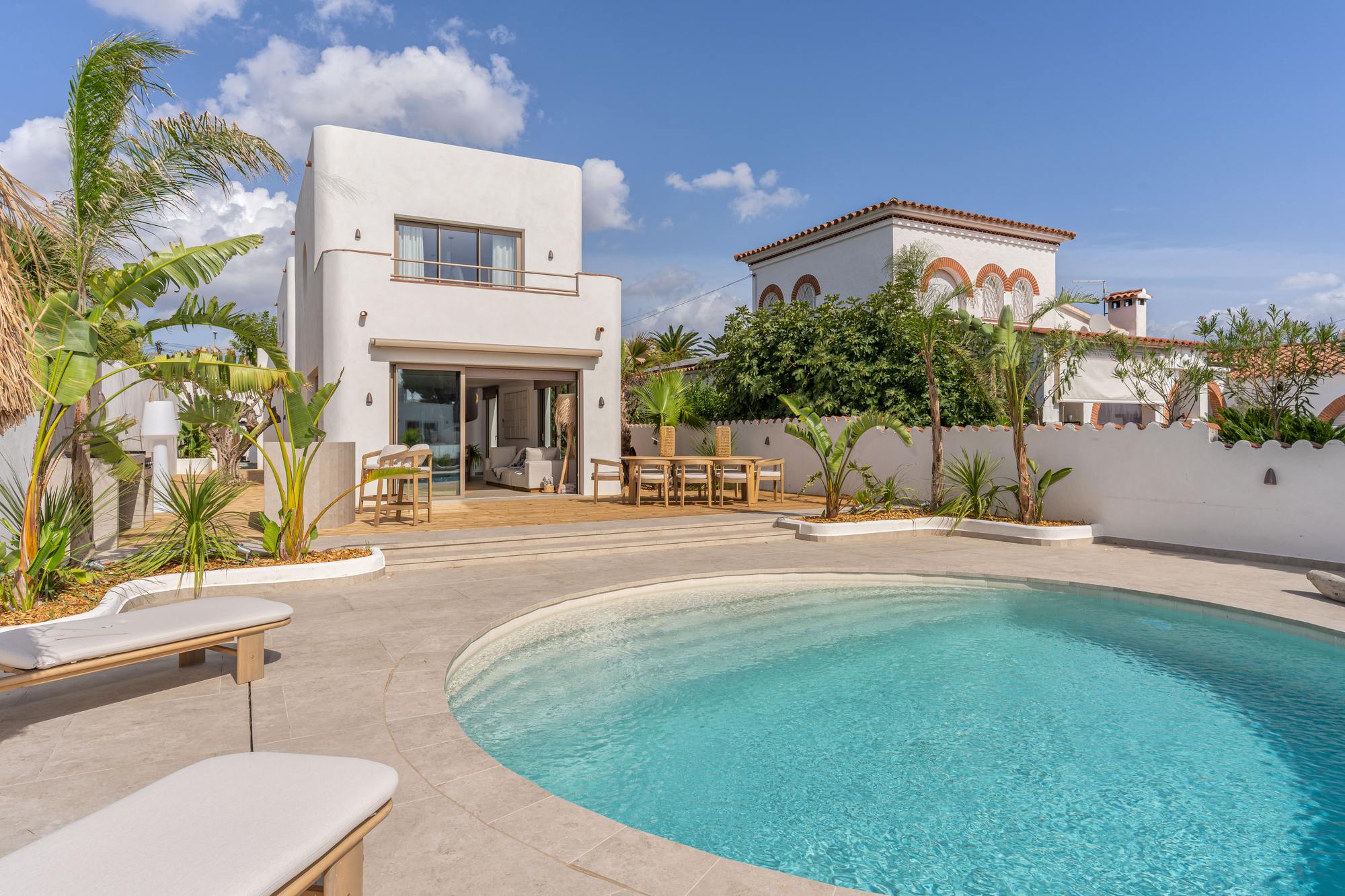 living - 220m² house / villa for sale in Empuriabrava, Costa Brava - featured