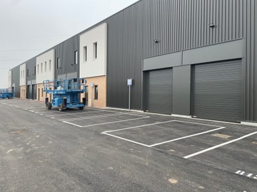 logistics - Local d’activités À Vendre - featured
