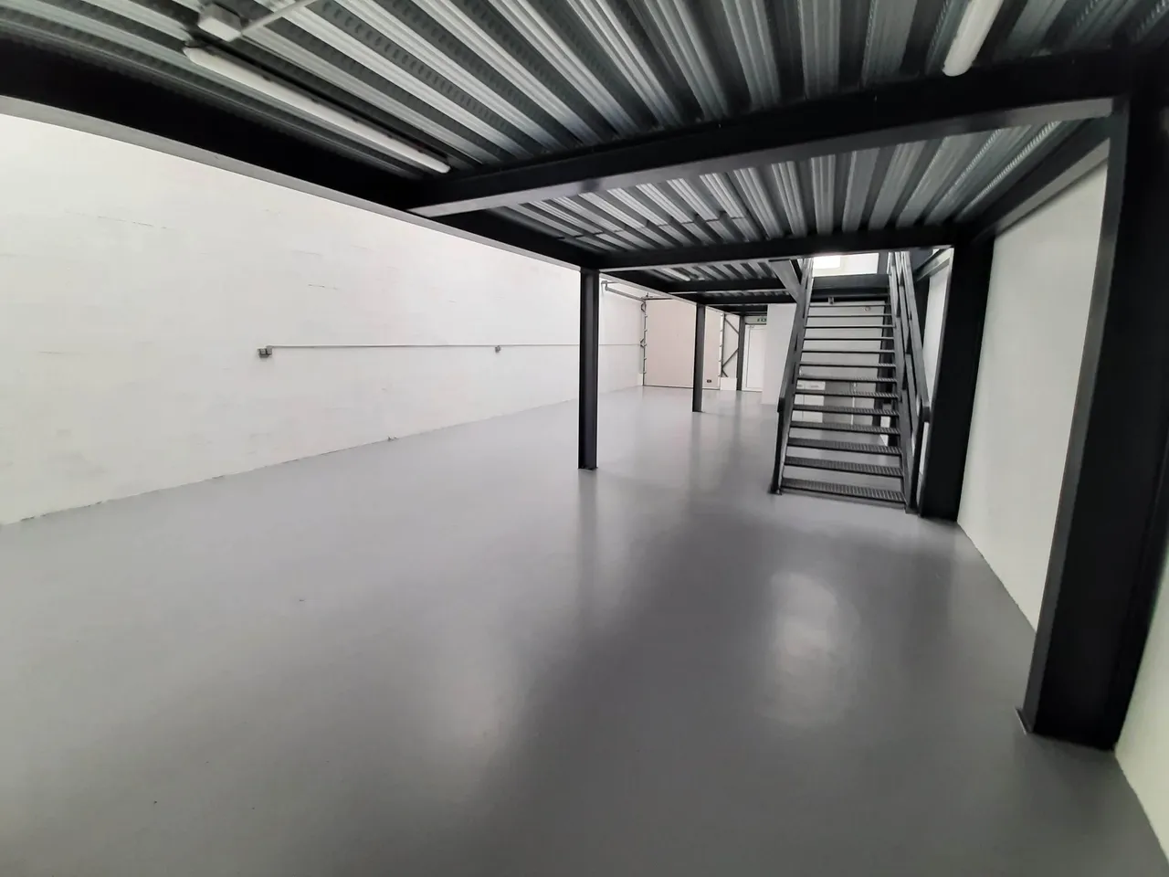 logistics - Light Industrial Premises / Offices For Rent - gallery - 4
