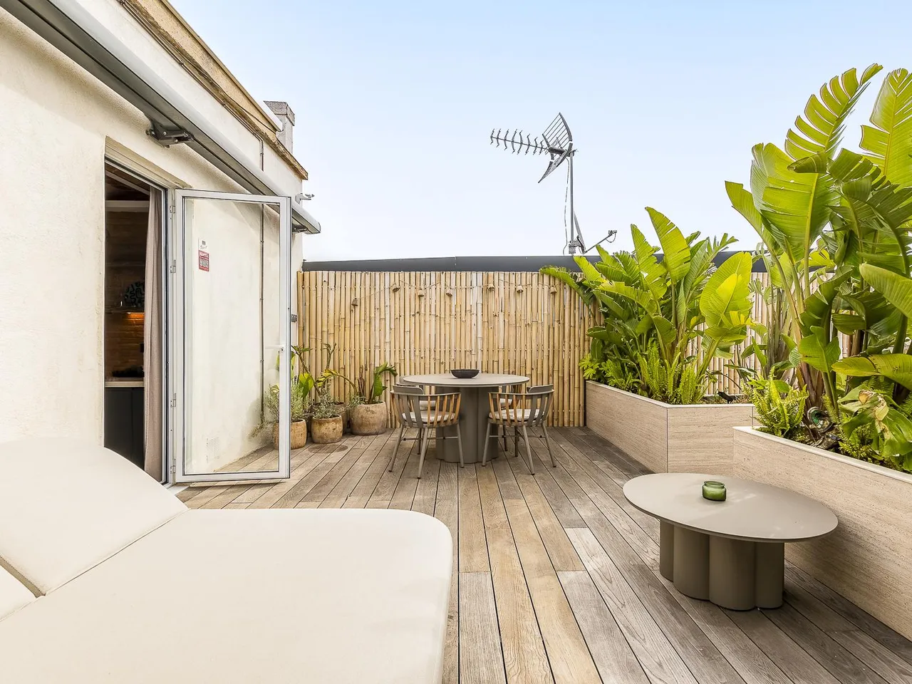 living - Ático de 52m² con 62m² terraza en venta en Eixample Derecho - gallery - 6