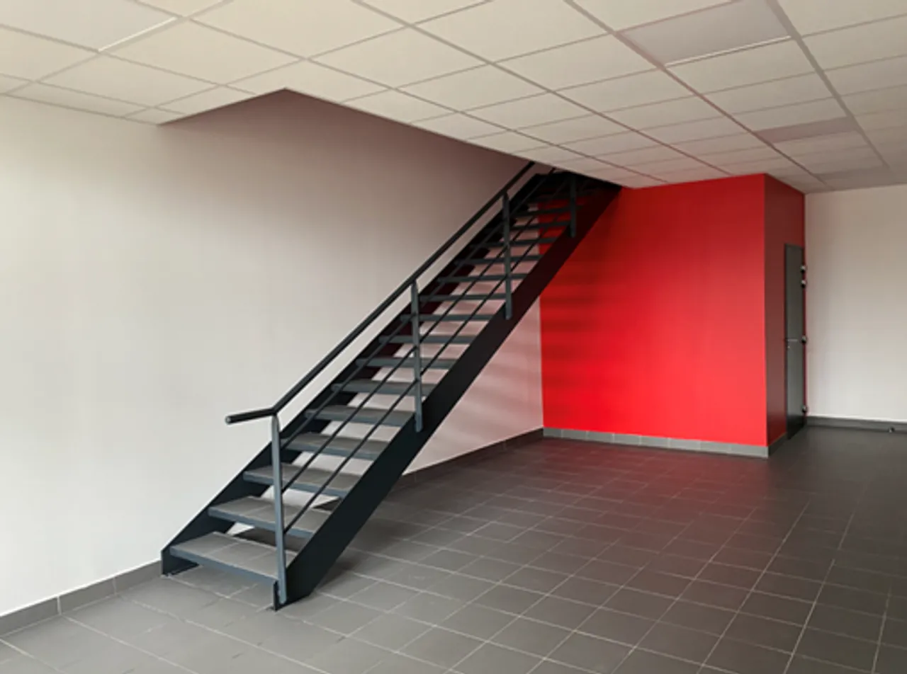 logistics - Light Industrial Premises / Offices For Rent - gallery - 3