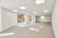 logistics - Activités / Bureaux À Louer - gallery thumbnail - 7