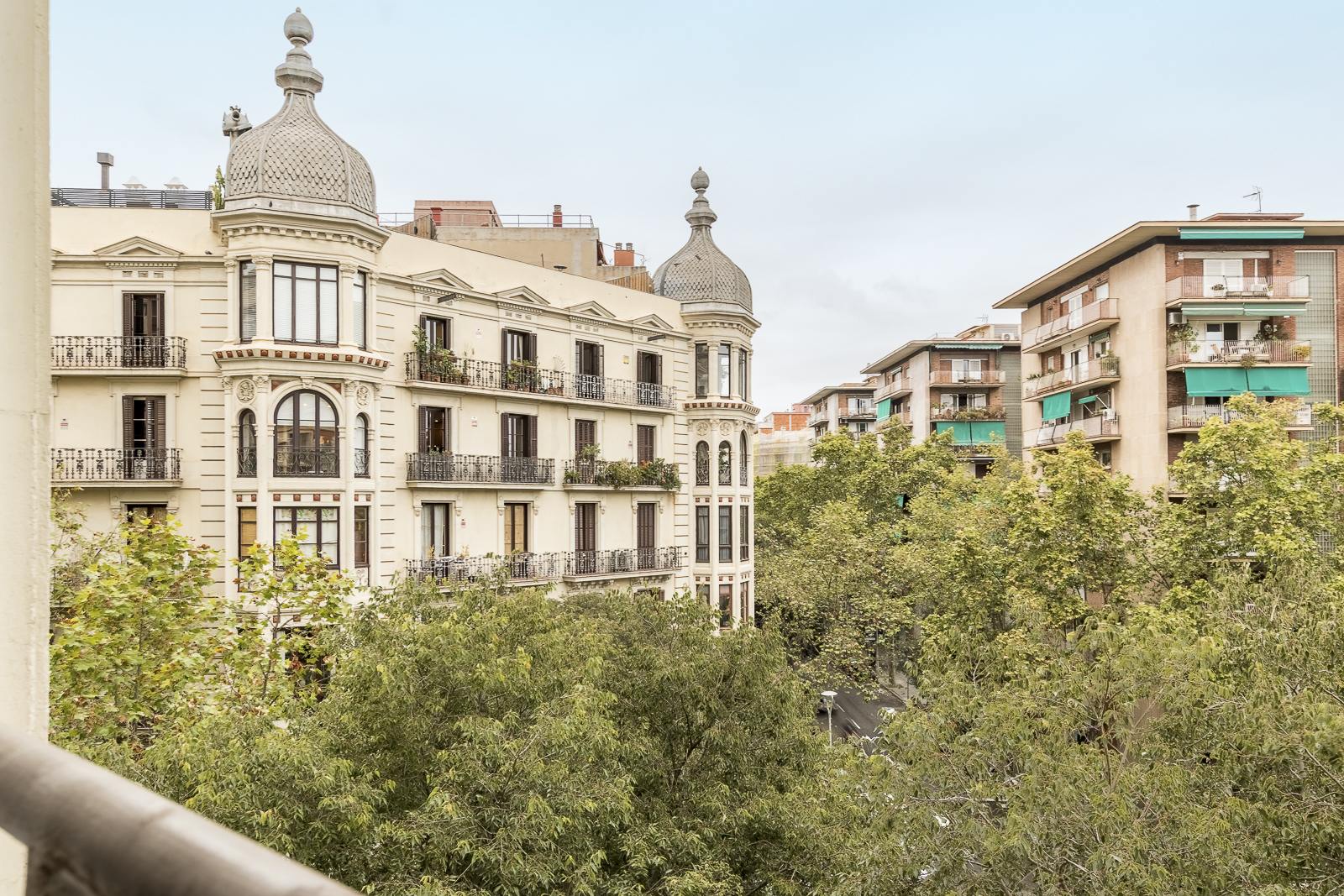 living - Piso de 97m² en venta en Eixample Derecho, Barcelona - gallery thumbnail - 4