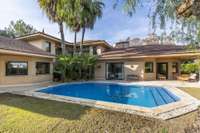 living - Casa de 600m² en venta en Terramar, Barcelona - gallery thumbnail - 1