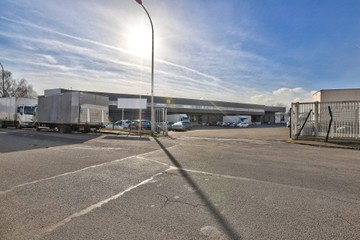 logistics - Activités / Bureaux À Louer - featured