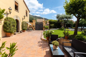 living - 1,100m² masia for sale in Teià, Barcelona - featured