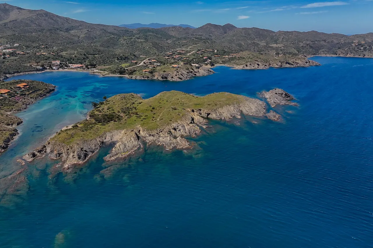 living - 259m² house / villa for sale in Cadaqués, Costa Brava - gallery - 8