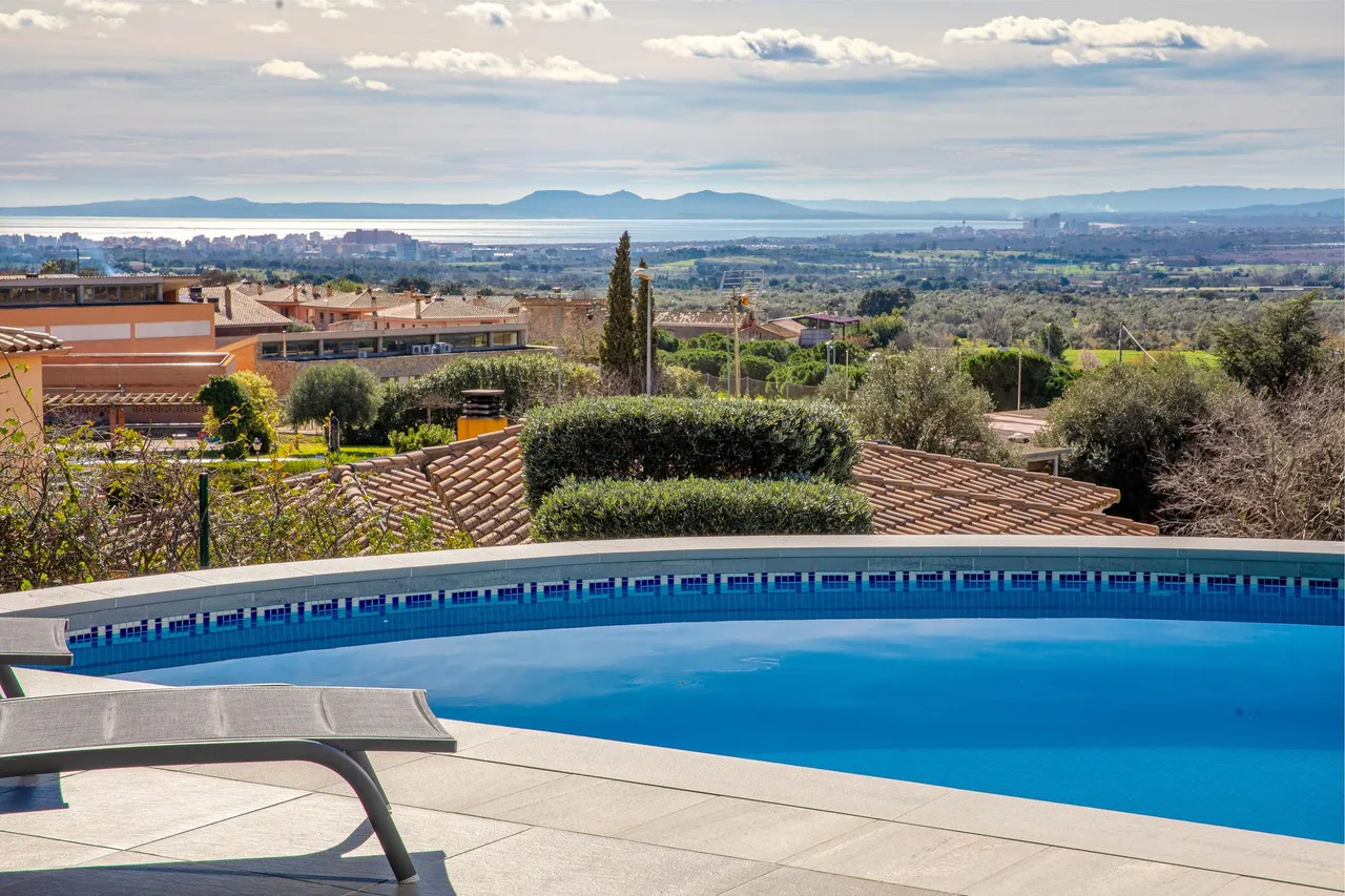 living - 510m² house / villa for sale in Bay of Roses, Costa Brava - gallery - 2