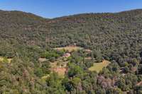 living - Casa rural de 1,014m² en venta en La Garrotxa, Girona - gallery thumbnail - 6