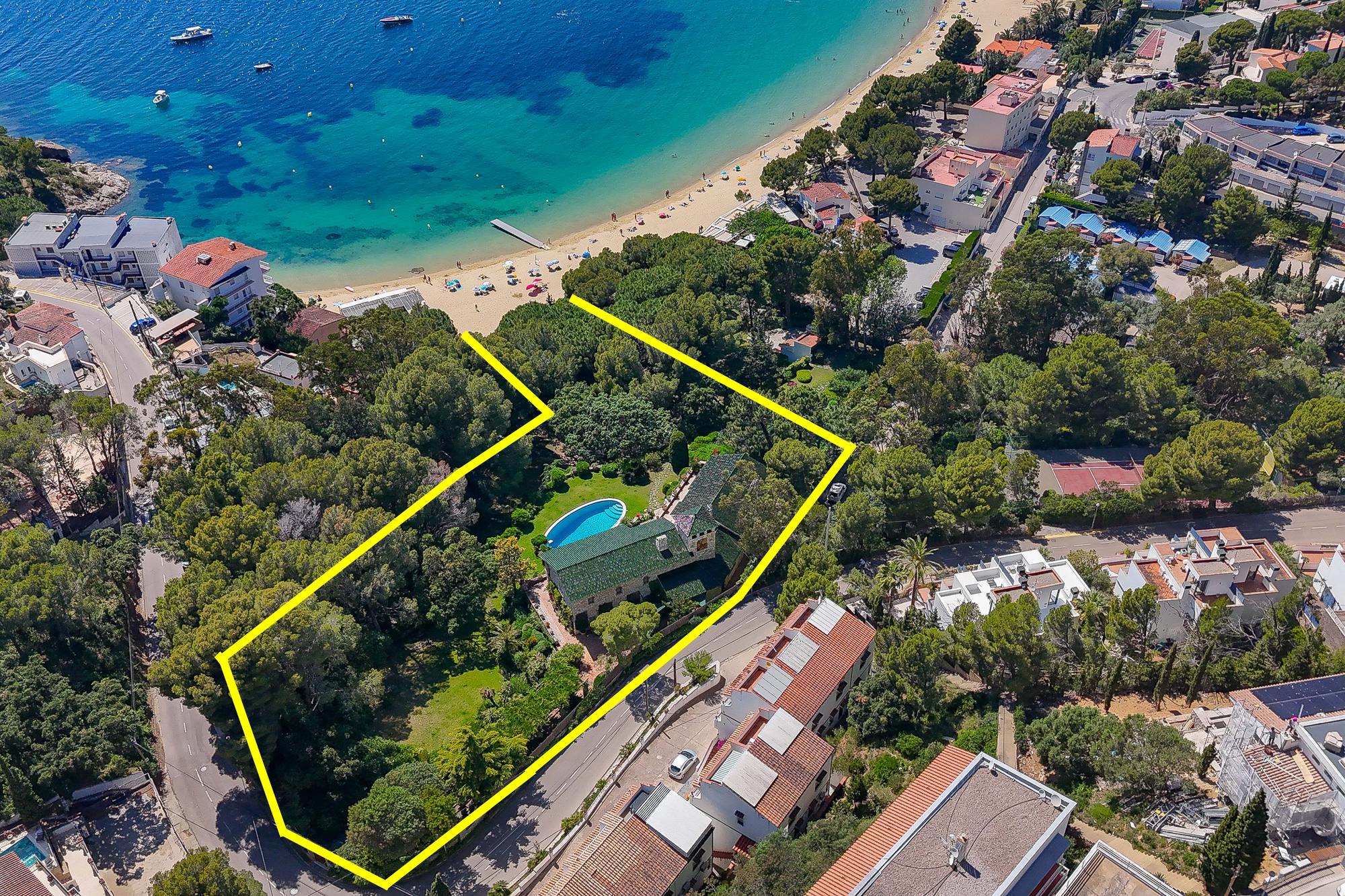 living - 1,202m² house / villa with 2,338m² garden for sale in Bay of Roses - gallery - 2