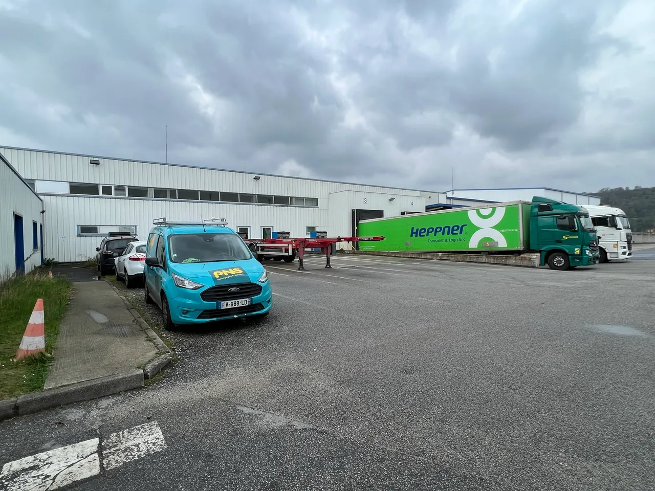 logistics - Entrepôt / Bureaux À Louer - À Vendre - gallery - 2