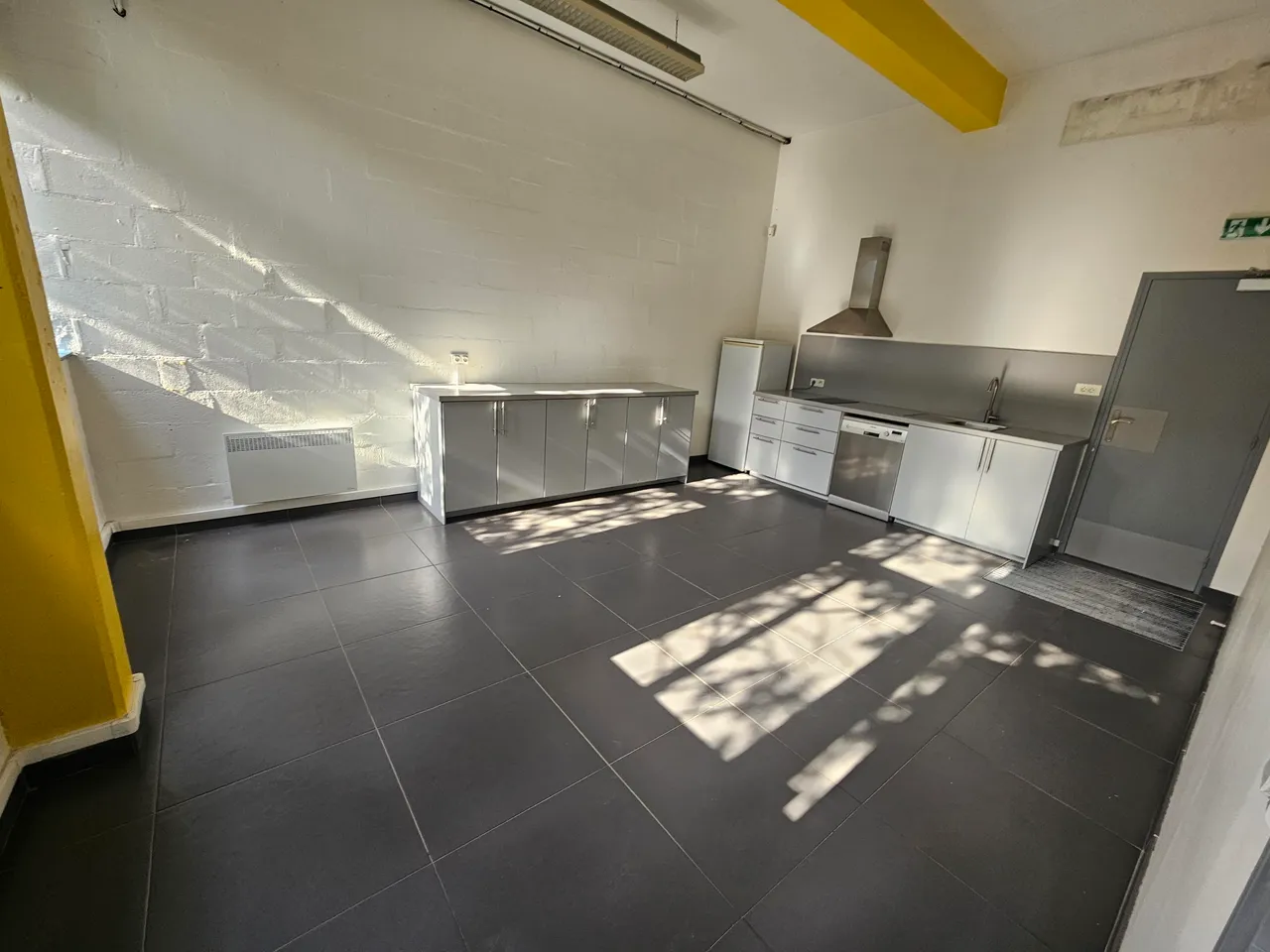 logistics - Light Industrial Premises / Offices For Rent - gallery - 3