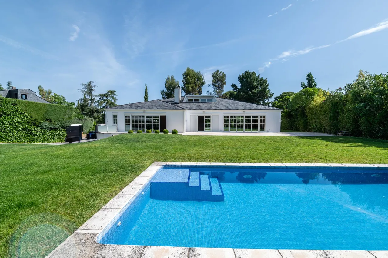 living - Casa / villa de 680m² en venta en La Moraleja Urbanización - gallery - 2