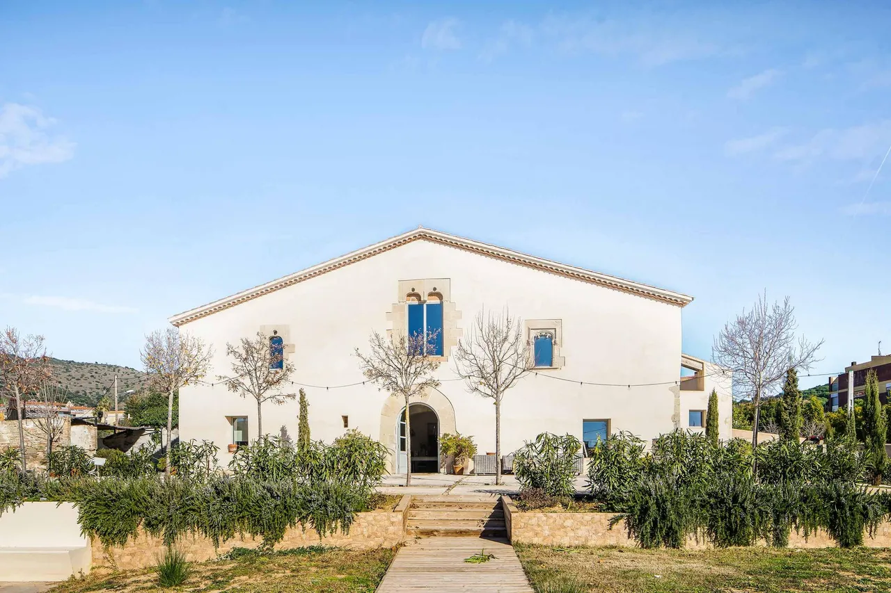 living - 689 m² house for sale in Tiana, Maresme - gallery - 3