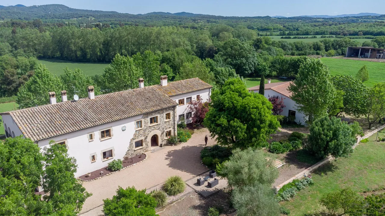 living - 1,028m² hotel with 10,647m² garden for sale in La Selva - gallery - 3