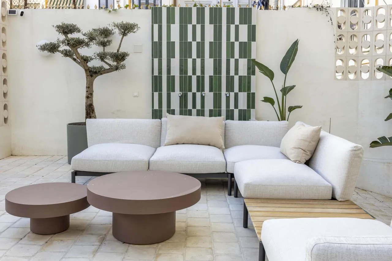 living - 230m² apartment with 75m² terrace for sale in Gran Vía - gallery - 2
