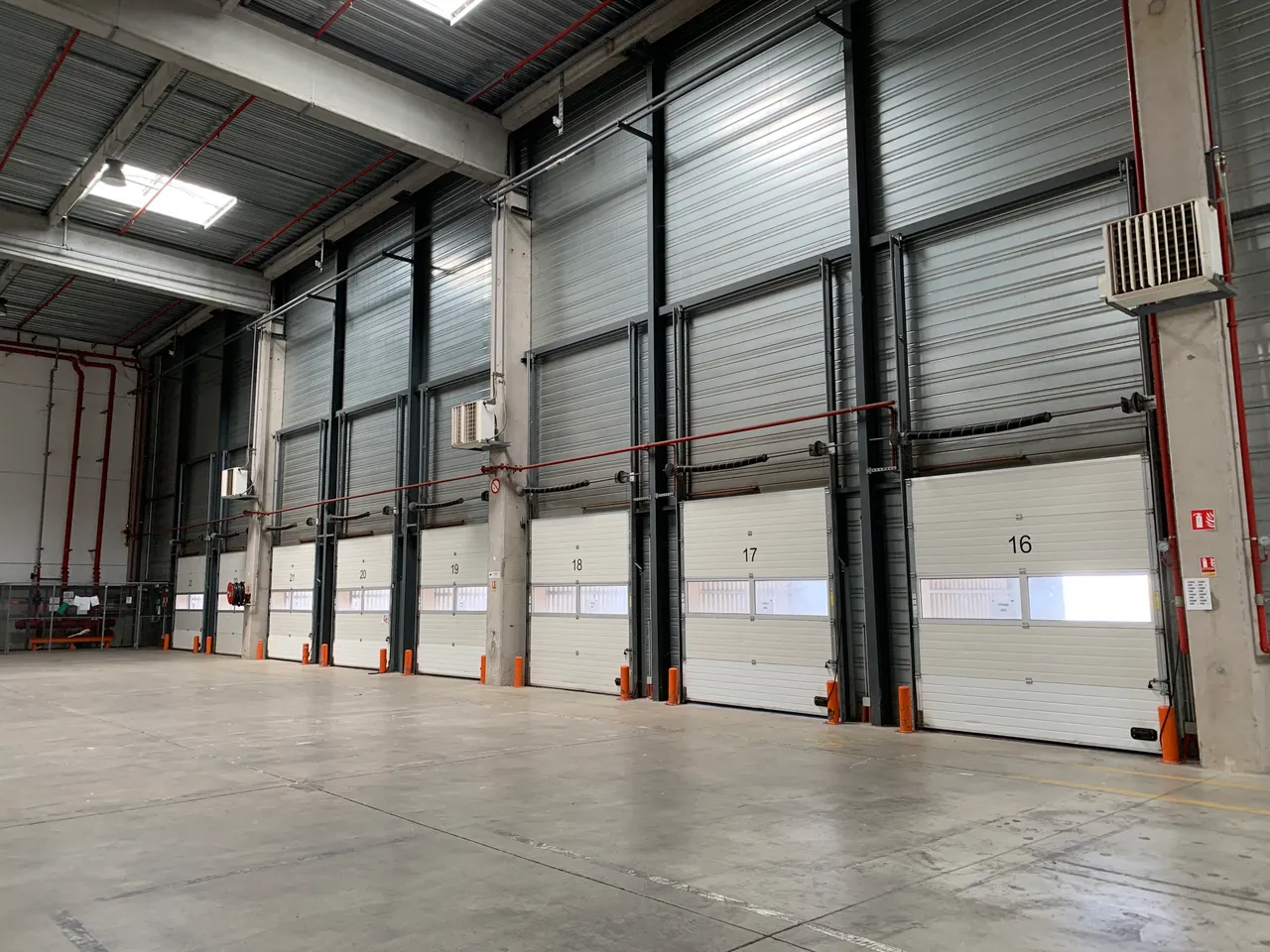 logistics - Logistics Warehouse For Rent - gallery - 2